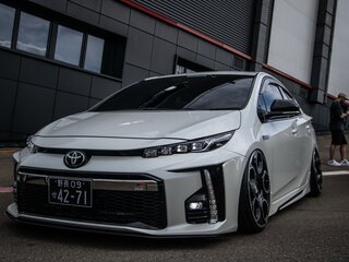 2017 Toyota Prius IV (XW50), белый, 2750000 рублей, вид 1