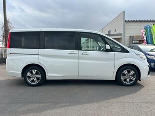 2017 Honda Stepwgn V Рестайлинг, белый, 1400000 рублей, вид 3