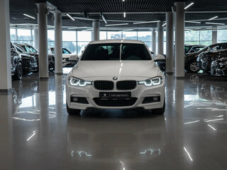 2017 BMW 3 серии 320i xDrive VI (F3x) Рестайлинг, белый, 2480000 рублей, вид 3
