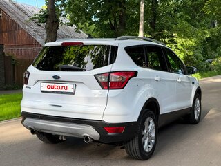 2017 Ford Kuga II Рестайлинг, белый, 1300000 рублей, вид 5