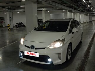 2013 Toyota Prius III Рестайлинг (XW30), белый, 1520000 рублей, вид 1