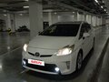 2013 Toyota Prius III Рестайлинг (XW30), белый, 1520000 рублей