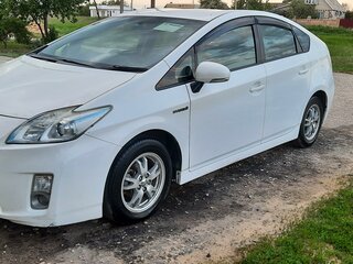 2010 Toyota Prius III (XW30), белый, 920000 рублей, вид 1