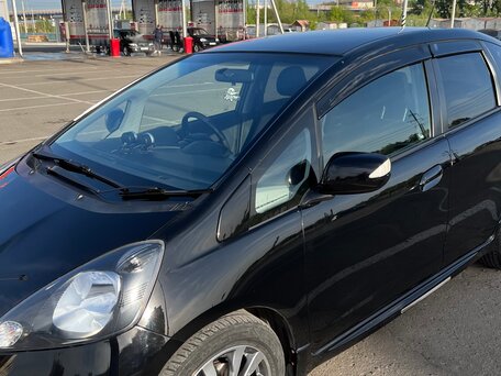 Купить б/у Honda Fit II 1.3 CVT (100 л ...