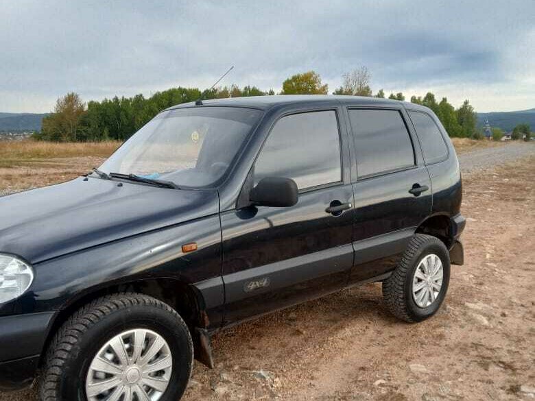 Купить б/у Chevrolet Niva I 1.7 MT (80 л.с.) 4WD бензин механика в Грязях: чёрны