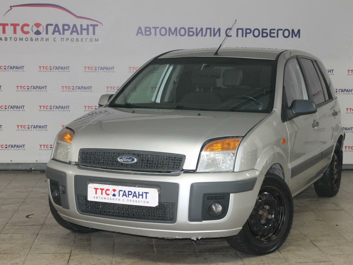 Ford Fusion 2008 девушка