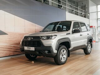 2025 Lada (ВАЗ) Niva I Рестайлинг (Travel), серебристый, 1354000 рублей, вид 1