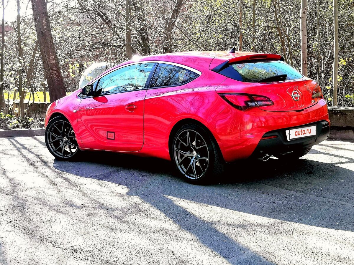 Опель астра gtc красный