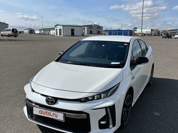 2018 Toyota Prius IV Рестайлинг (XW50), белый, 2350000 рублей - вид 12
