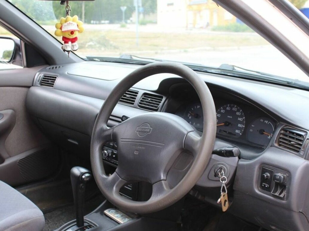 Nissan Sunny 2003 салон