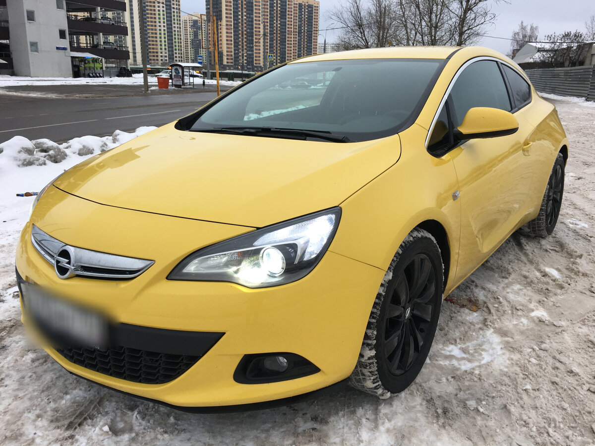 Opel Astra h GTC желтая