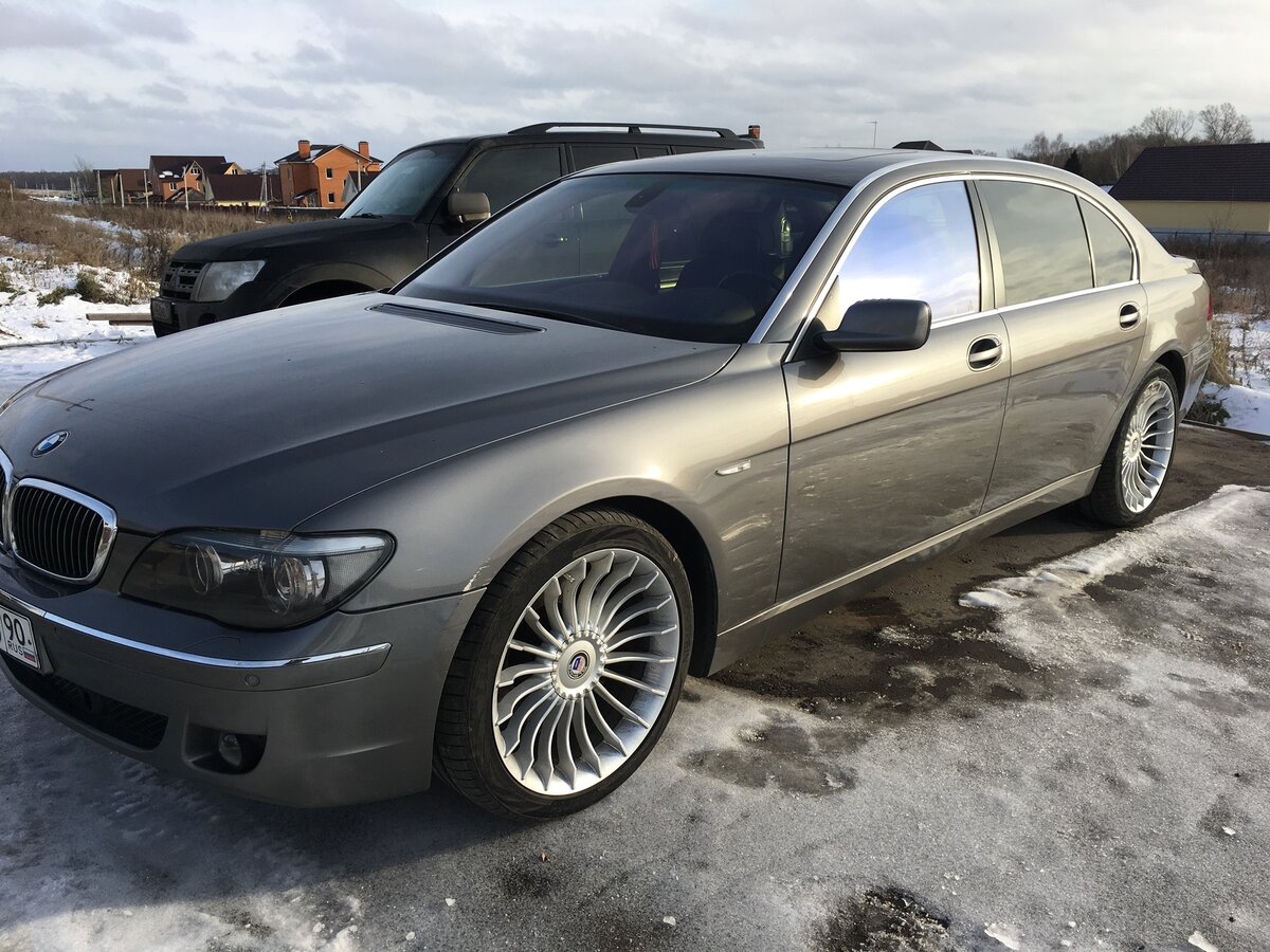 BMW 750 матовый