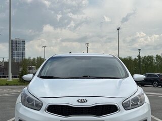 2016 Kia Ceed II Рестайлинг, белый, 880000 рублей, вид 5