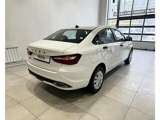 2026 Lada (ВАЗ) Vesta I Рестайлинг (NG), белый, 1560300 рублей, вид 4