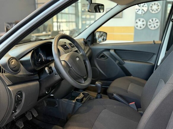2026 Lada (ВАЗ) Granta I Рестайлинг, белый - вид 5