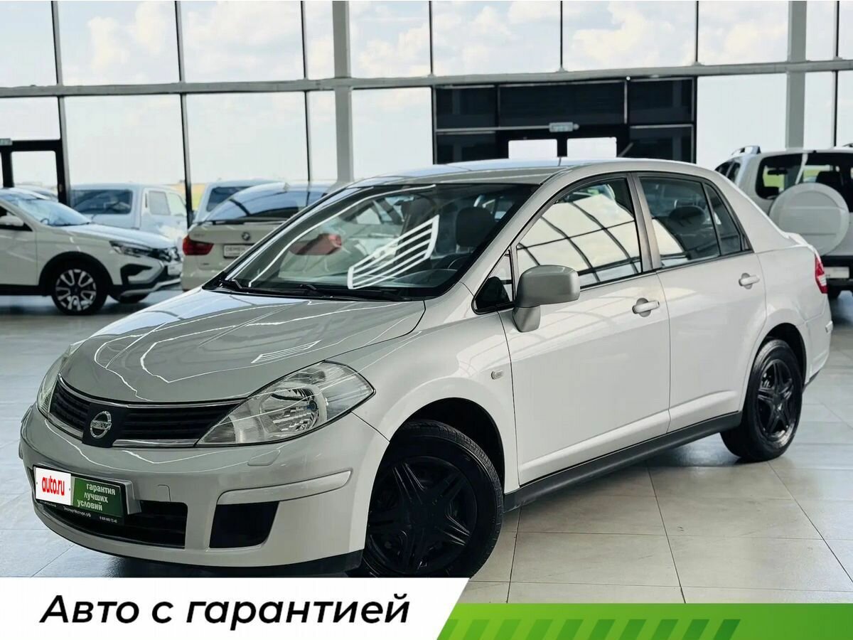 Nissan Tiida I