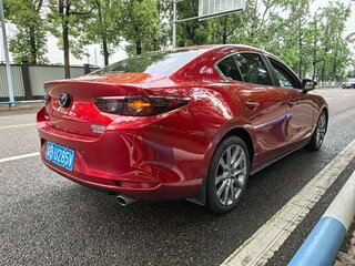 2022 Mazda 3 Axela IV (BP), красный, 1350021 рублей, вид 4