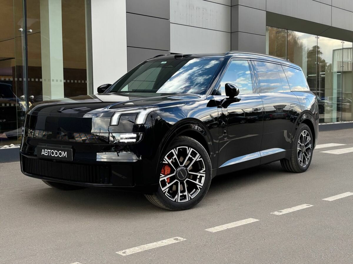Lynk & Co 900