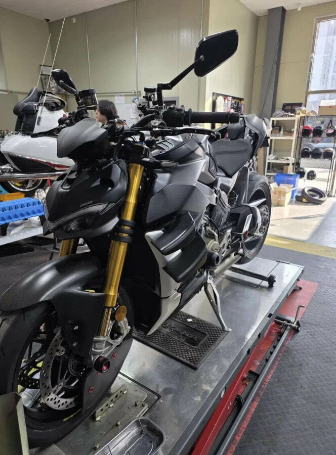 Ducati Streetfighter V4