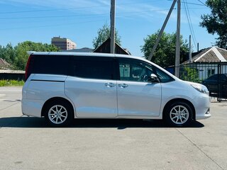 2017 Toyota Esquire I, серый, 2099999 рублей, вид 5