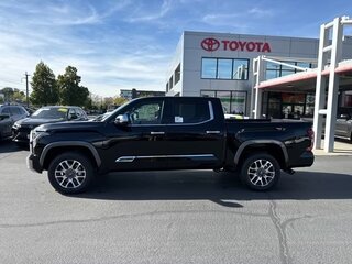 2025 Toyota Tundra Crew Max CrewMax III, чёрный, 8800934 рублей, вид 4