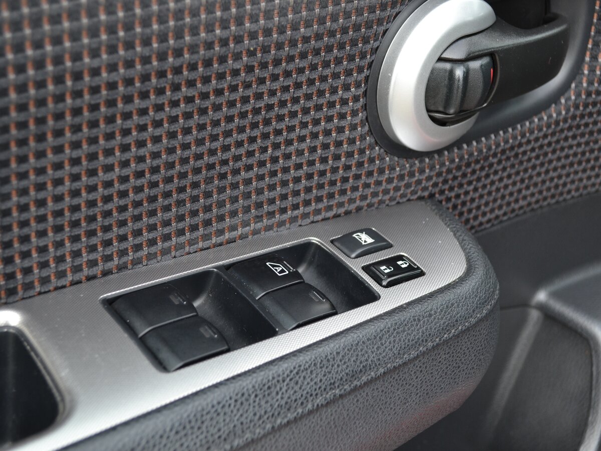 NISSAN TIIDA - фото 11