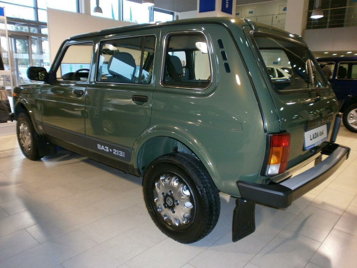 Lada 4x4 2131 белая