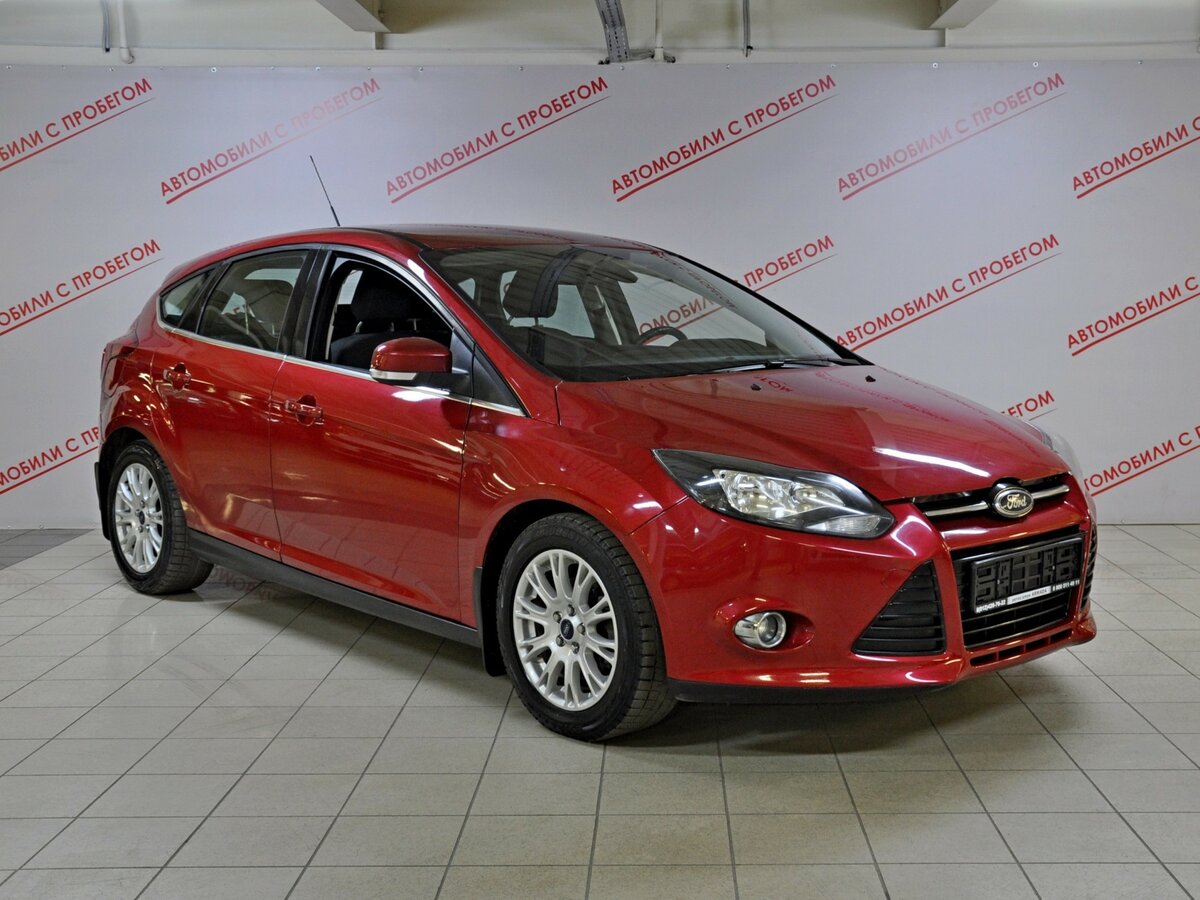 Ford Focus 3 седан красный