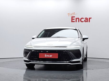 2023 Hyundai Sonata VIII (DN8) Рестайлинг, белый, 2050000 рублей, вид 2