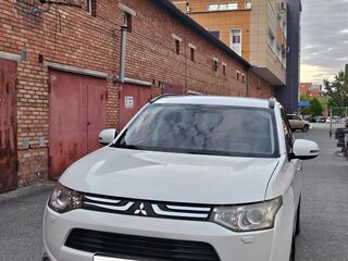 2013 Mitsubishi Outlander III, белый, 1560000 рублей, вид 1