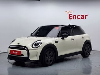 2022 Mini Hatch Cooper III (F55/F56) Рестайлинг 2, бежевый, 1900065 рублей, вид 1
