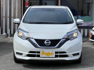 2020 Nissan Note II Рестайлинг, белый, 700000 рублей, вид 1