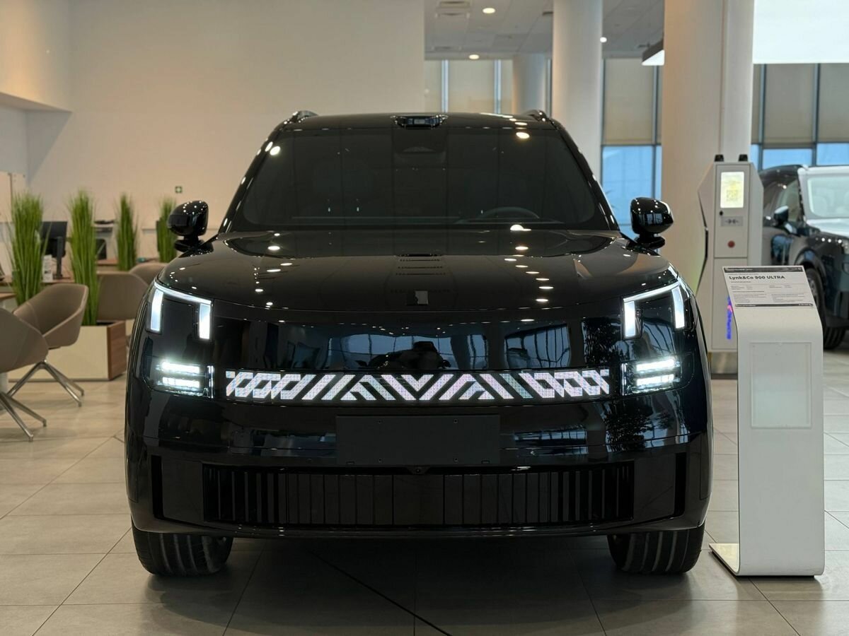 Lynk & Co 900