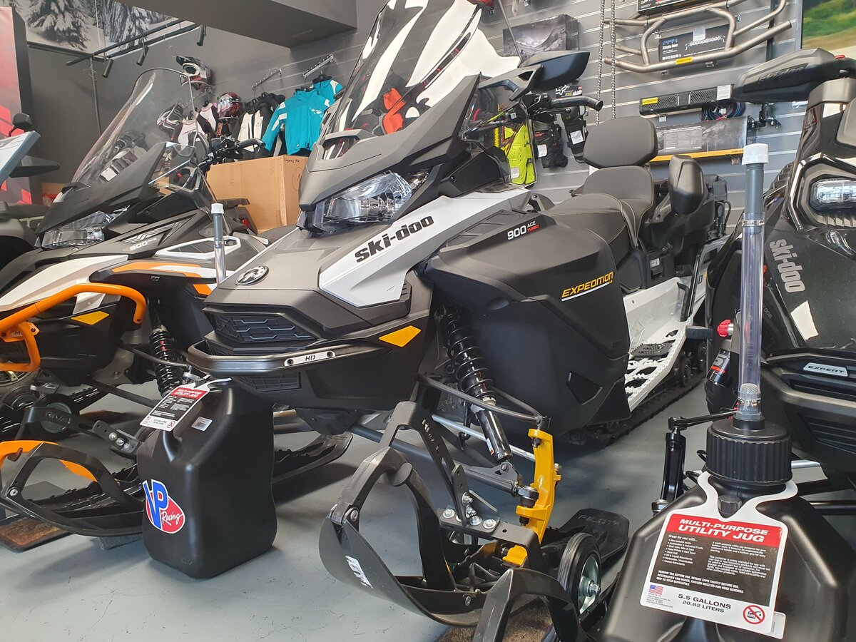 BRP Ski-Doo Expedition 900