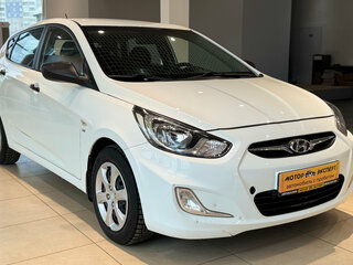 2013 Hyundai Solaris I, белый, 550000 рублей, вид 4