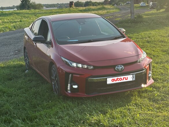 2018 Toyota Prius PHV ZVW52 IV (XW50), красный, 1900000 рублей - вид 2