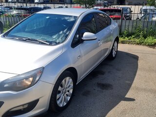 2014 Opel Astra J Рестайлинг, серебристый, 725000 рублей, вид 1