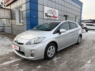 2011 Toyota Prius III (XW30), серебристый, 1050000 рублей, вид 1
