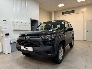 2024 Lada (ВАЗ) Niva I Рестайлинг (Travel), зелёный, 1443000 рублей, вид 1