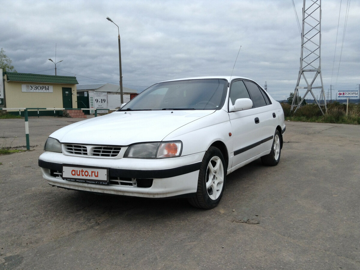 Тойота Карина 1998 белая