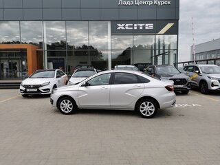 2025 Lada (ВАЗ) Vesta I Рестайлинг (NG), серебристый, 1816000 рублей, вид 3