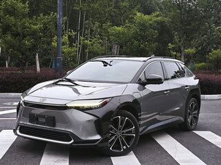 2022 Toyota bZ4X I, серебристый, 2250111 рублей, вид 1