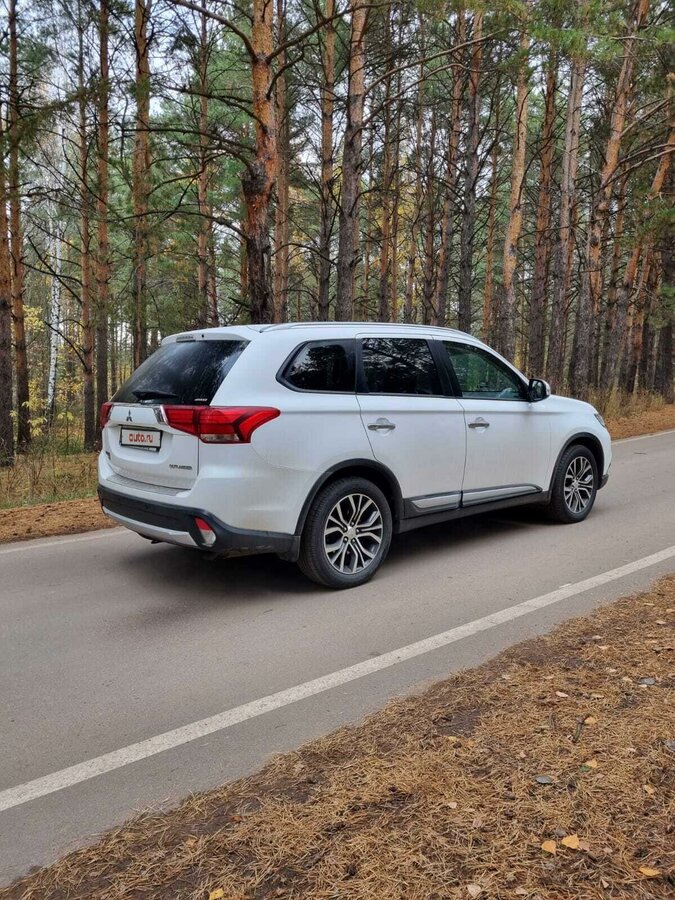 Купить б/у Mitsubishi Outlander III Рестайлинг 2 2.4 CVT (167 л.с.) 4WD ...
