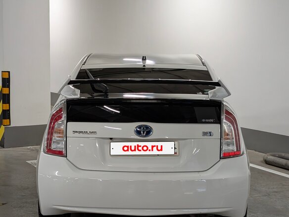 2013 Toyota Prius III Рестайлинг (XW30), белый, 1520000 рублей - вид 3