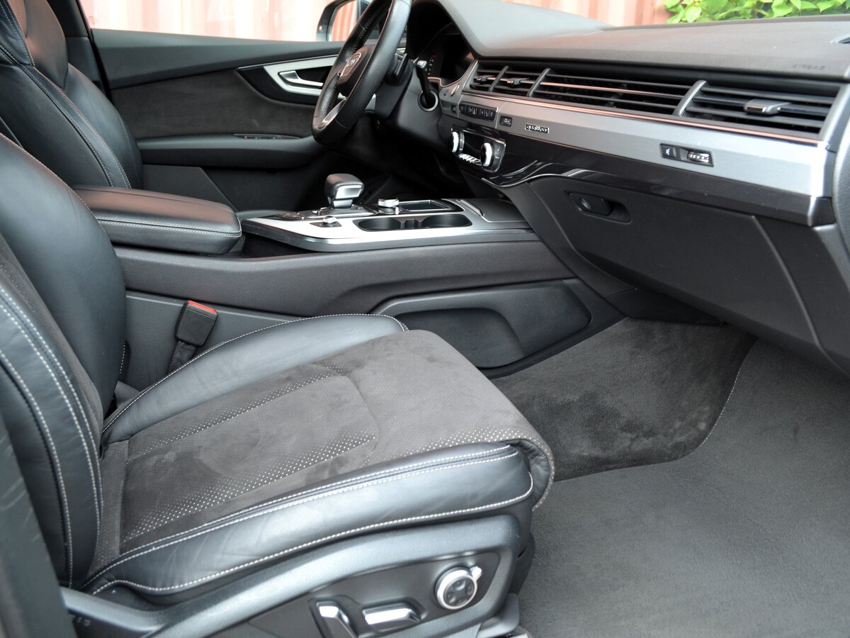 AUDI Q7 - фото 13