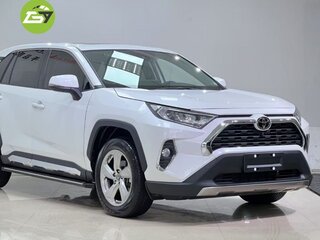 2021 Toyota RAV4 V (XA50), белый, 2400000 рублей, вид 1