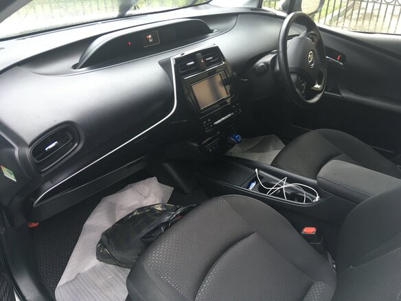 2019 Toyota Prius IV Рестайлинг (XW50), белый, 1799000 рублей - вид 3