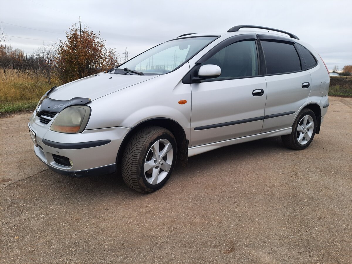 Nissan Almera Tino