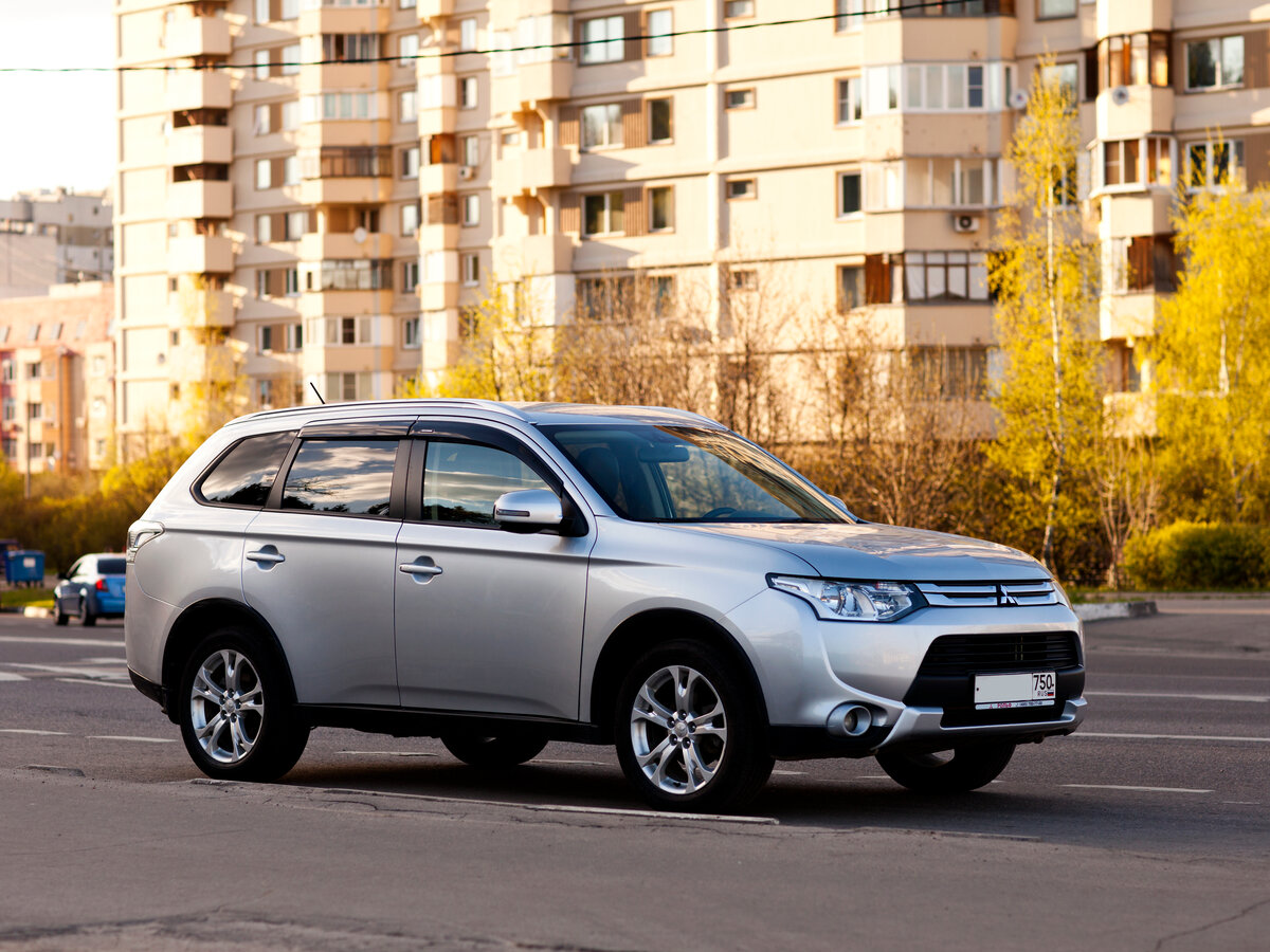 Mitsubishi Outlander 3 2014