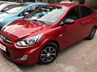 2013 Hyundai Solaris I, красный, 910000 рублей, вид 1